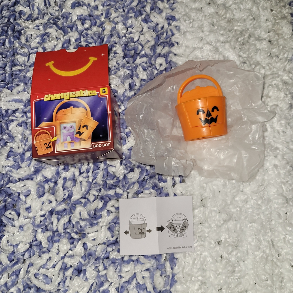 Changeables - Orange Pumpkin Boo Bot Mcdonalds 2026 80s Rereleased Toy
